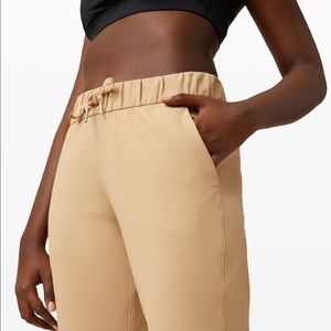 NWT LuluLemon On the Fly Jogger Luxtreme in Beechwood